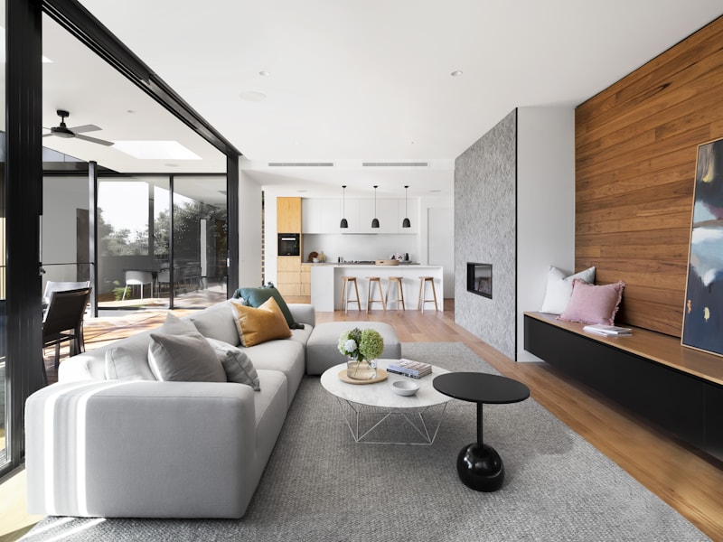 Open-concept Toronto kitchen and living space finished with a smooth seamless ceiling