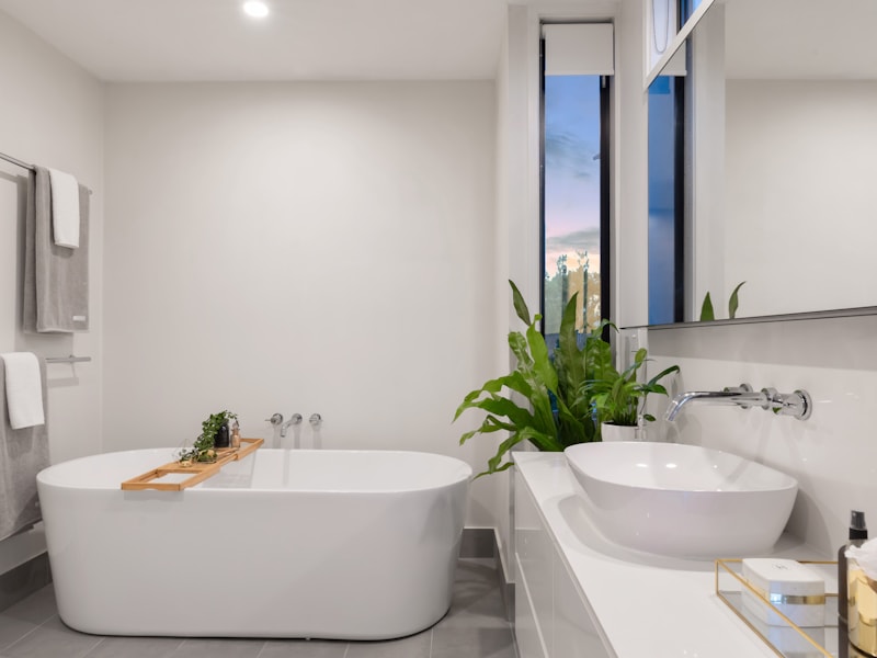 Bright modern bathroom with a water-resistant stretch ceiling